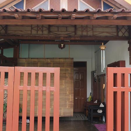 Kembar Guesthouse Yogyakarta Esterno foto