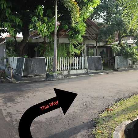 Kembar Guesthouse Yogyakarta Esterno foto