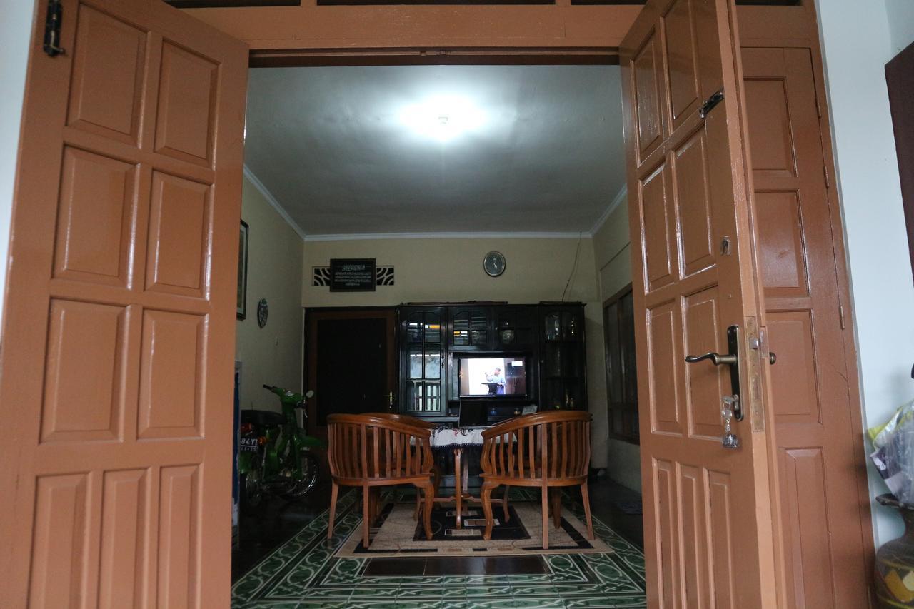 Kembar Guesthouse Yogyakarta Esterno foto