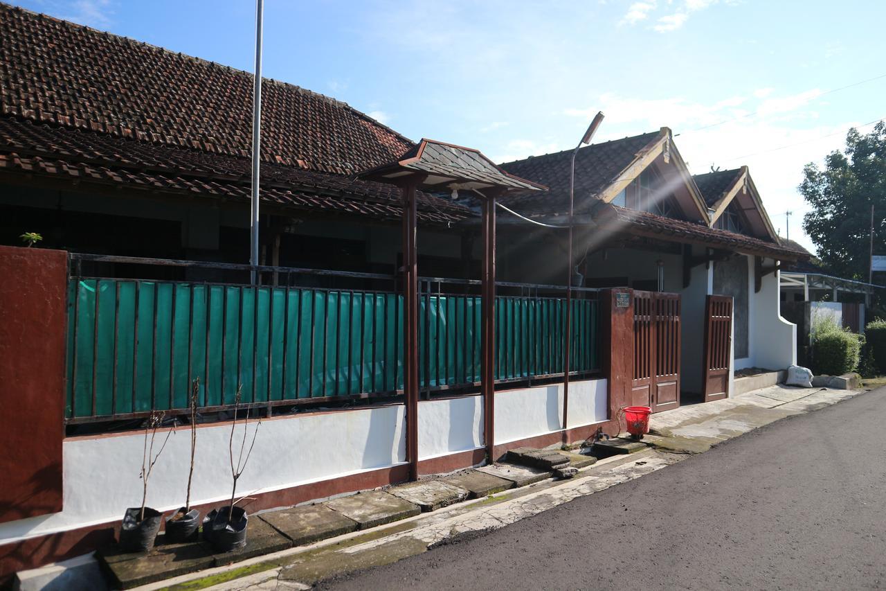 Kembar Guesthouse Yogyakarta Esterno foto