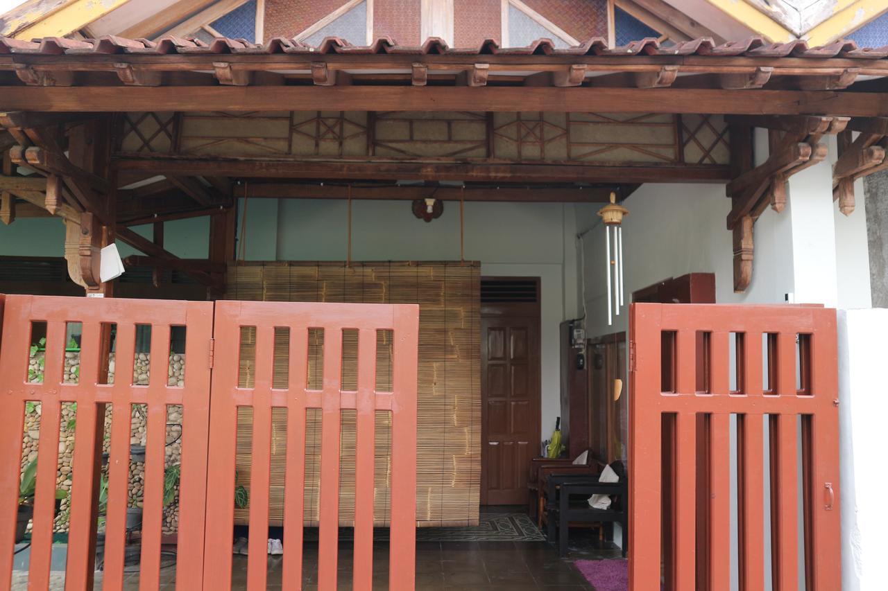 Kembar Guesthouse Yogyakarta Esterno foto